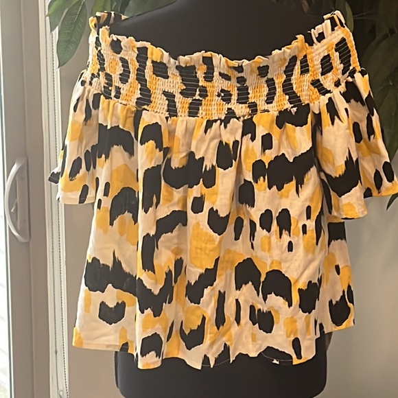 (NWT) Who What Wear Shoulder Top - Picture 3 of 5